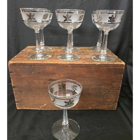 Set of 7 Vintage Libbey 5" Champagne Glasses Silver Foliage Design MCM - Picture 3 of 8